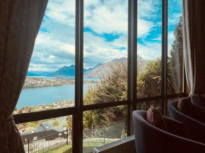 Ming's Lakeside Goldleaf Holiday House, Queenstown